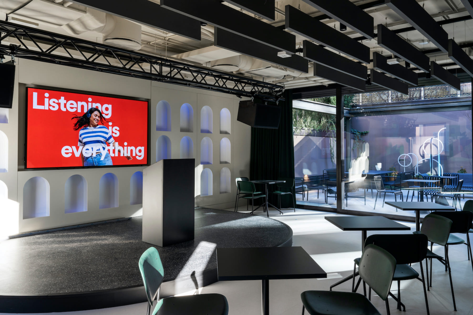foto di “Casa Spotify” è arrivata in Portanuova