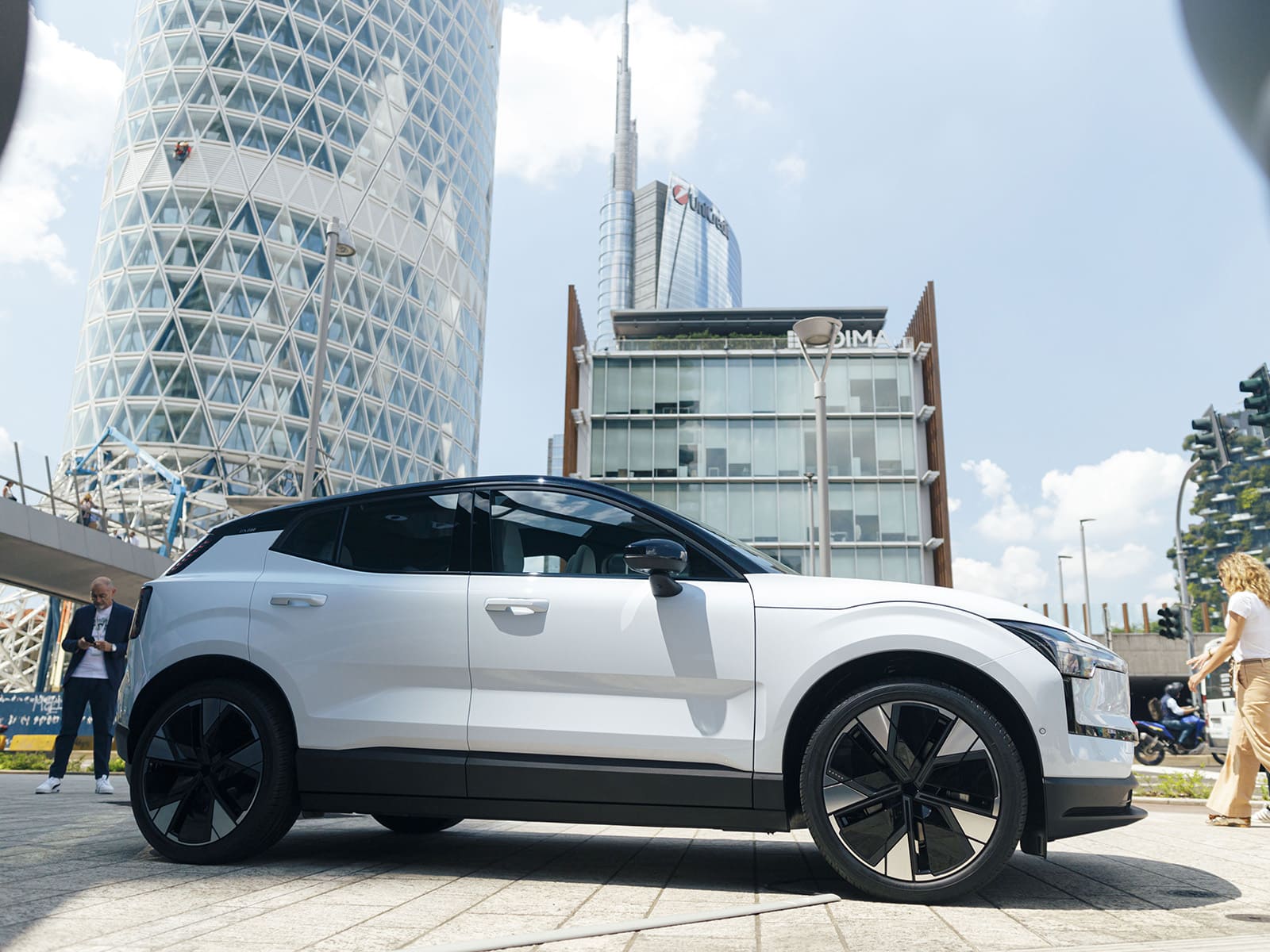 foto di L’auto più green di Volvo sceglie il distretto più green di Milano per svelarsi al pubblico