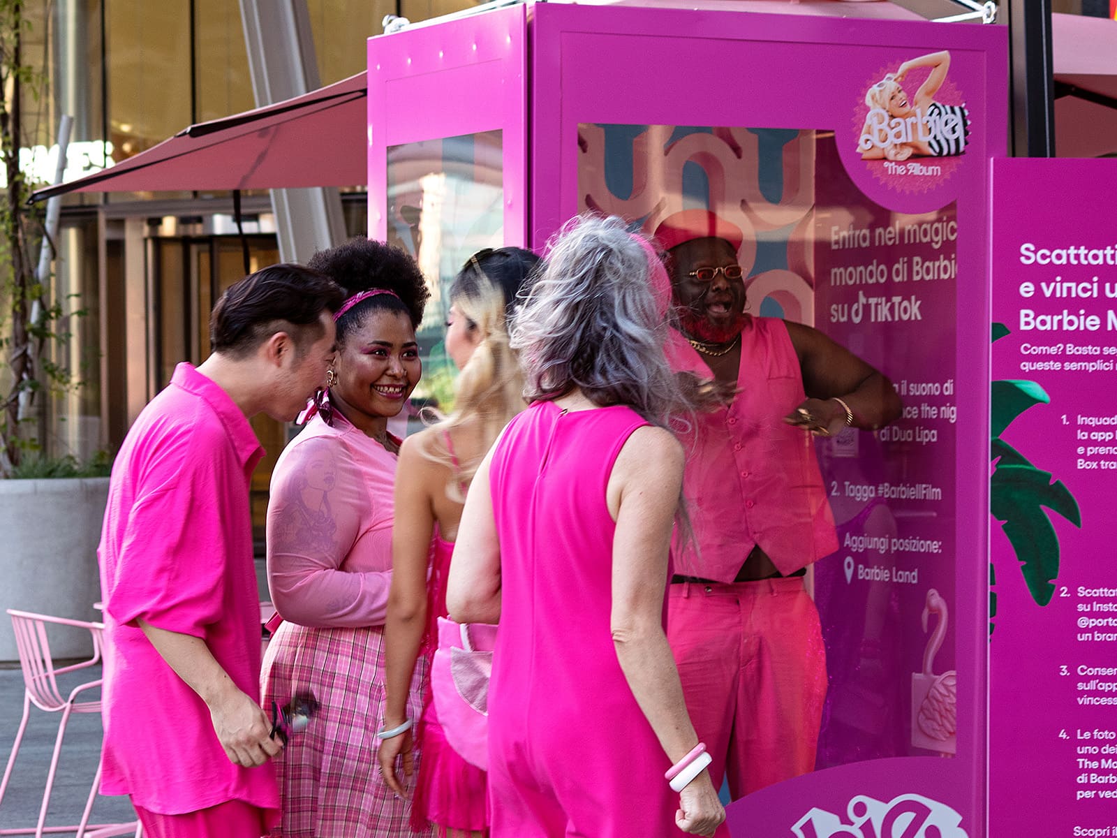 foto di Portanuova celebra il film Barbie con la Pink Week